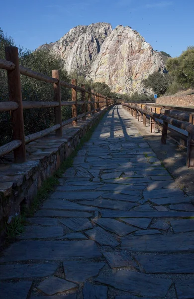 Sendero Senderismo Hasta Roca Salto Del Gitano Junto Carretera Local — Foto de Stock