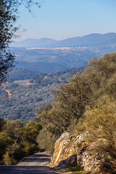 Serradilla Köyü Monfrague Kalesi Yolu Caceres Extremadura Spanya Dan Görüldü — Stok fotoğraf