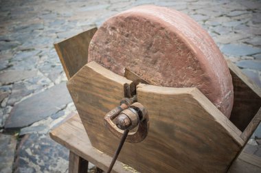 Antika pedallı bileme makinesi. Seçici odak