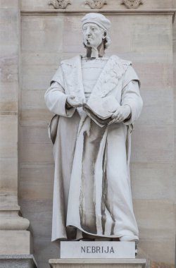 Madrid, İspanya - 6 Mart 2021 Antonio de Nebrija heykeli. İspanya Ulusal Kütüphanesi, Madrid. 16. yüzyıl İspanyol hümanisti ve ilk İspanyolca dil bilgisi yazarı