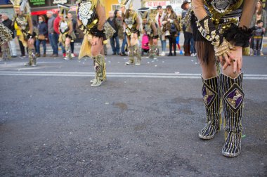 Badajoz, İspanya - 13 Şubat 2018: San Roque geçit törenini, ayakkabı detaylarını karşılaştırdı. Badajoz Karnavalı geçtiğimiz günlerde Uluslararası Turizm Faizi Festivali ilan edildi