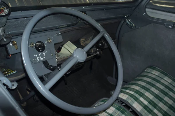 巴达荷兹 西班牙 2022年2月10日 1956 Citroen 2Cv 著名的60年代全路经济型汽车 驾驶舱详情 — 图库照片