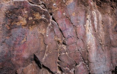 Chiquita Mağarası, Villuercas Geopark 'ta tarih öncesi resimlerle dolu bir kaya sığınağı. Canamero, Caceres, Extremadura, İspanya