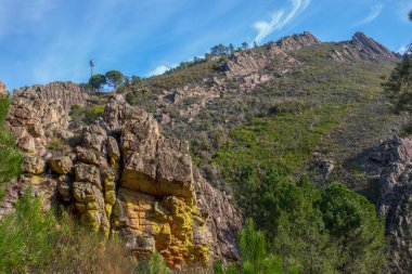 Villuercas geopark manzaraları, Caceres, Extremadura, İspanya. Kayalık tepelerin muhteşem manzarası