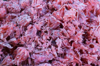 Kurumuş amber çiçekleri. Dilimler sokak pazarında sergileniyor