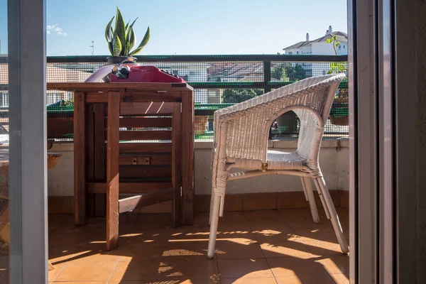 1970 'lerin daktilosu olan şehir terası. Kitap yazmak için hoş bir ortam.
