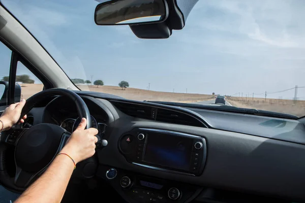 Řidič Udržuje Bezpečnou Vzdálenost Místní Silnici Pohled Zevnitř Auto — Stock fotografie