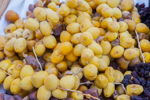Τσάντες Στρογγυλά Κίτρινα Ραντεβού Ποικιλία Barhi Εμφανίζεται Στον Πάγκο Της — Φωτογραφία Αρχείου