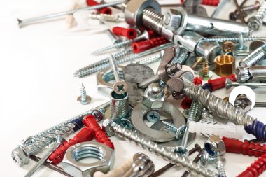 metal ve plastik bağlantı elemanları