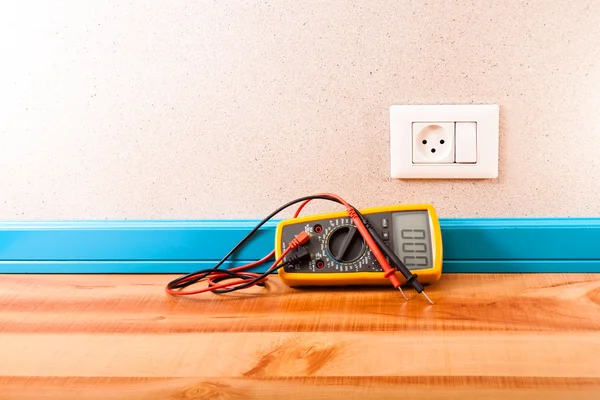 Diensten van de elektricien — Stockfoto