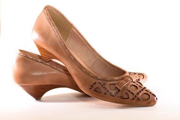 Kadın Ayakkabı kahverengi, zarif stili vardır. — Stok fotoğraf