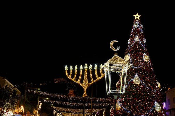 Juledekorasjoner Grønt Tre Hanukka Lysestake Halvmåne Haifa Natten – stockfoto