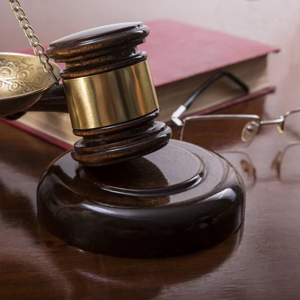 Hammer Scales Book Red Cover Glasses Table — Stock Photo, Image