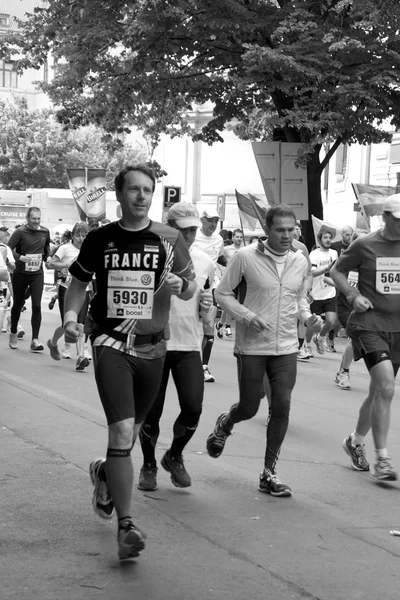 Marathon de Prague 2014 en noir et blanc — Photo