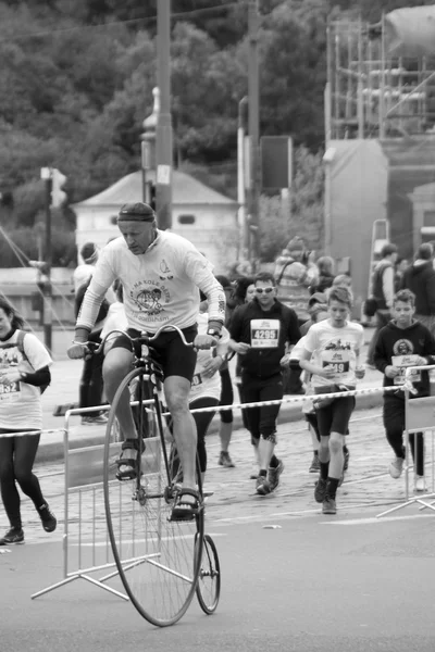 Praag marathon van 2014 in b&w — Stockfoto