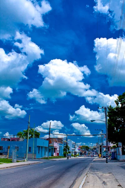 Street och himlen i santa clara — Stockfoto