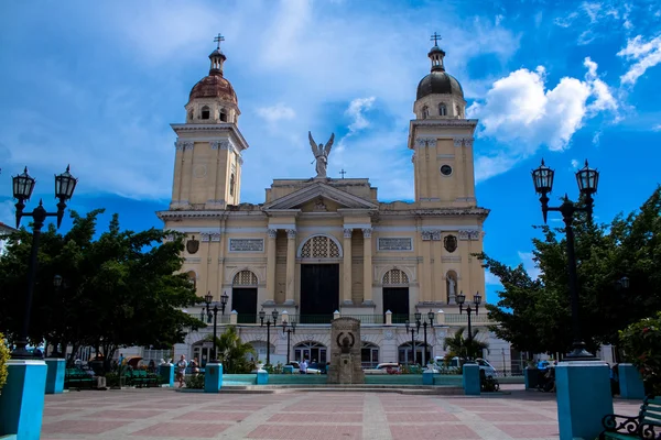 Praça central em Santiago de Cuba, Cuba — Fotografia de Stock