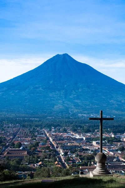 Cerro de la cruz ve agua volkan antigua guatemala