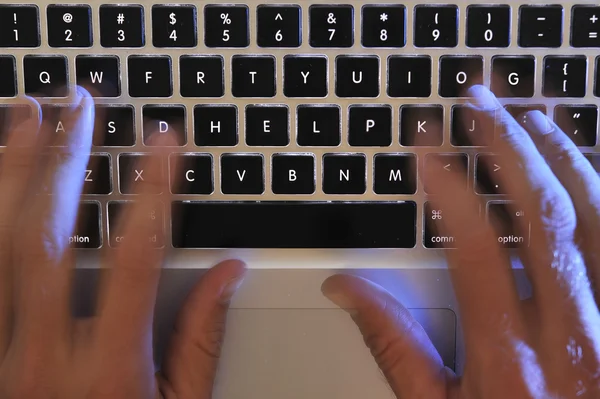 Допомога клавіатури над роботою — стокове фото