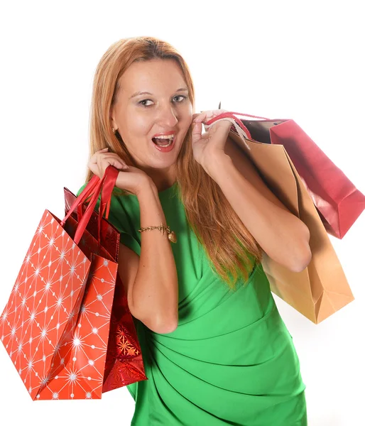 Mladá atraktivní žena jde nakupovat — Stock fotografie
