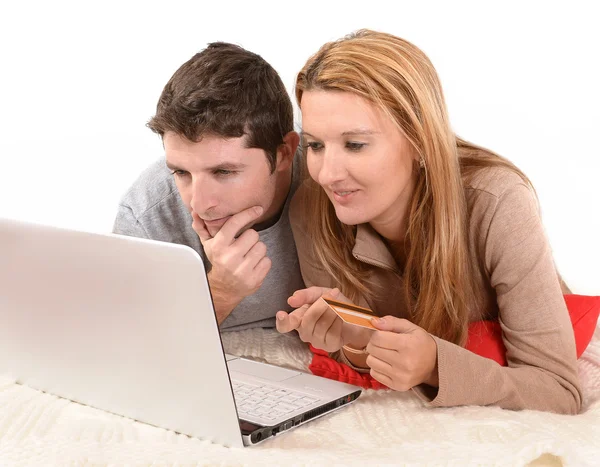 Young couple internet shopping — Stock Photo, Image