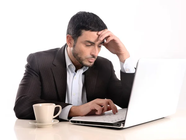 Uomo d'affari stressato e oberato di lavoro — Foto Stock