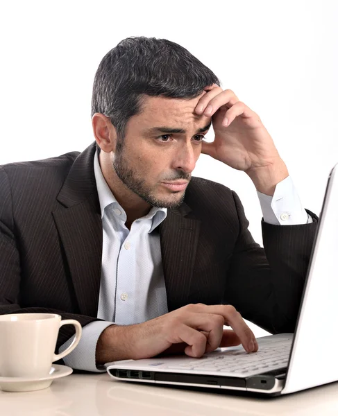 Uomo d'affari stressato e oberato di lavoro — Foto Stock