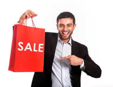 Kırmızı Satılık alışveriş çantası taşıyan adam