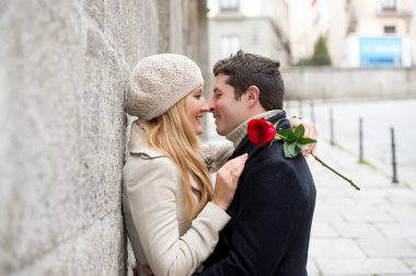 Gül Sevgililer günü öpüşme Çift