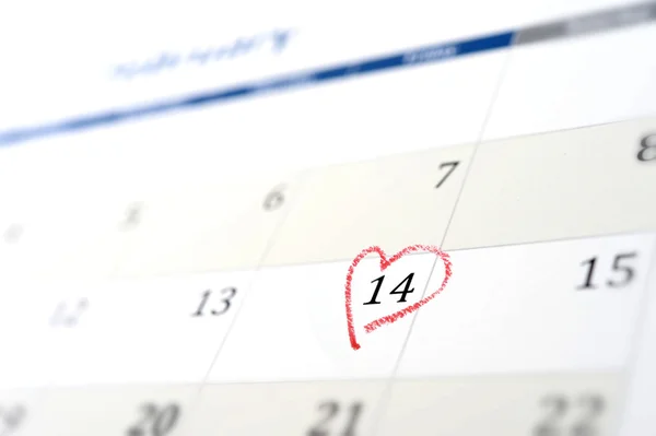 February calendar page and little red heart marking valentines day — Stock Photo, Image