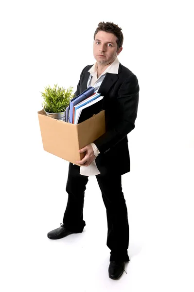 Hombre de negocios desordenado con caja de cartón despedido de trabajo — Foto de Stock