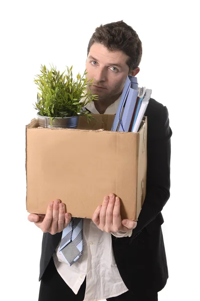 Messy homem de negócios com caixa de papelão demitido a partir de trabalho — Fotografia de Stock
