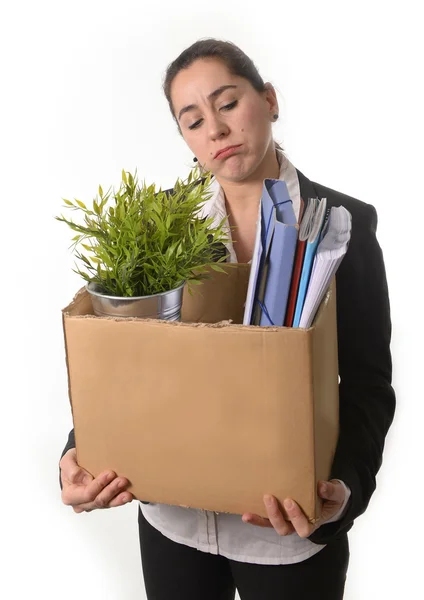 Irritado mulher de negócios carregando caixa de papelão demitido a partir de trabalho — Fotografia de Stock