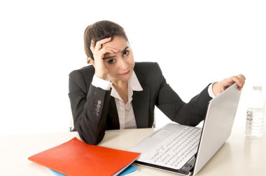 onu laptop çalışma meşgul iş kadını