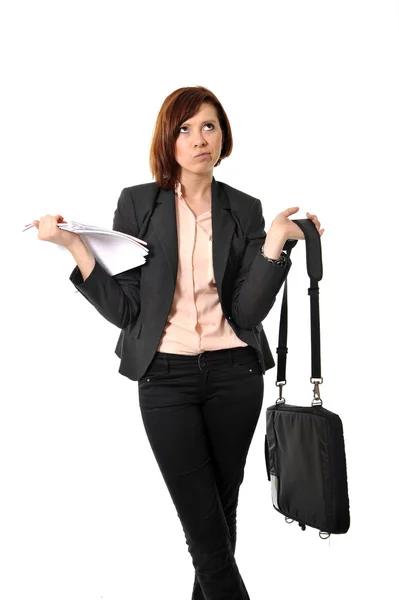 Dudosa mujer de negocios o estudiante con cartera de pie y pensando —  Fotos de Stock