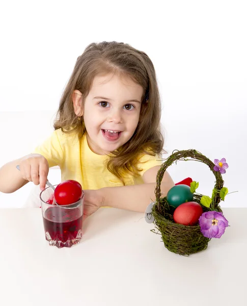 Little girl dying traditional egg celebrating Easter — Stock Photo, Image