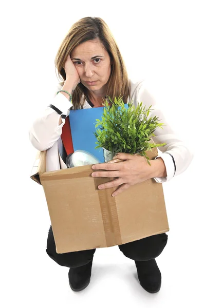 Triste mujer de negocios con caja de cartón disparada desde el trabajo —  Fotos de Stock