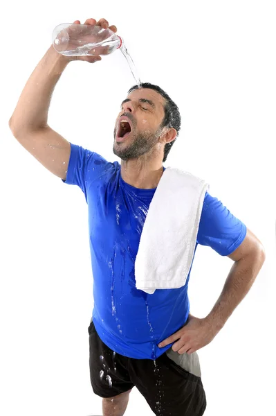 Young attractive and athletic sport man exhausted pouring water on his face — Stock Photo, Image