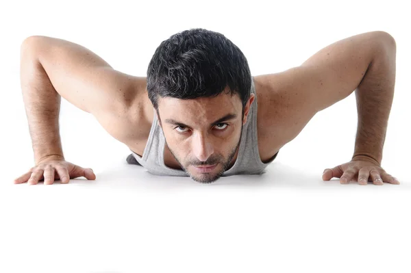 Attraente allenamento sportivo uomo push up esercizio isolato su bianco — Foto Stock