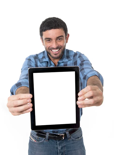 Homem mostrando tablet digital em rede social, blog, internet com — Fotografia de Stock