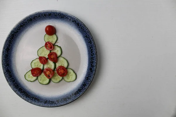 Edible Christmas Tree Cucumber Vegetables Tomato White Plate Blue Rim — Stock Photo, Image