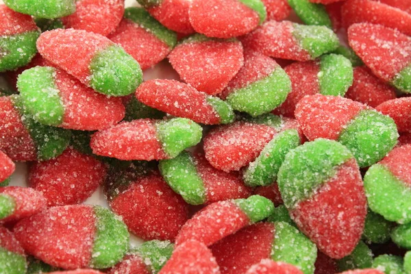 Çilek şekilli reçel kırmızısı, yeşil renkli, şekerli, yakın plan yiyecek arka planı..