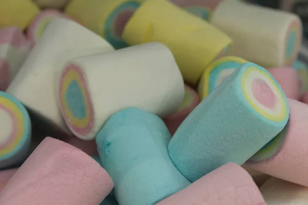 Marshmallow Mavi Pembe Beyaz Yakın Plan Arka Plan Yemekleri Tatlıya — Stok fotoğraf