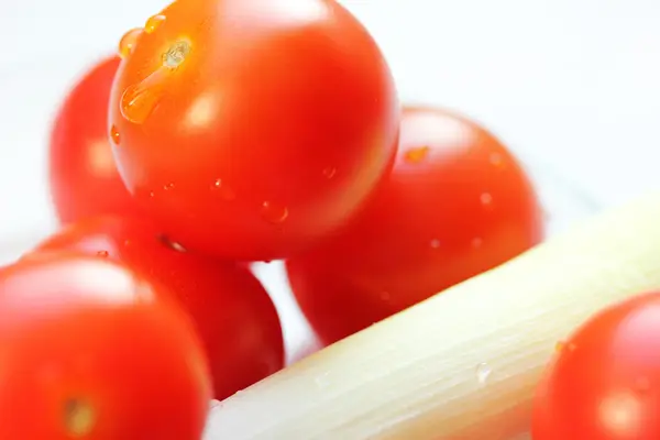 kiraz domates ve pırasa