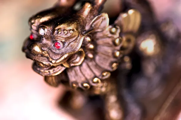 Çin metal heykelciği