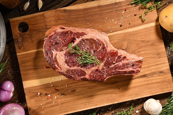 Top View Raw Seasoned Rib Eye Steak Meat Beef Wooden — Stock Photo, Image