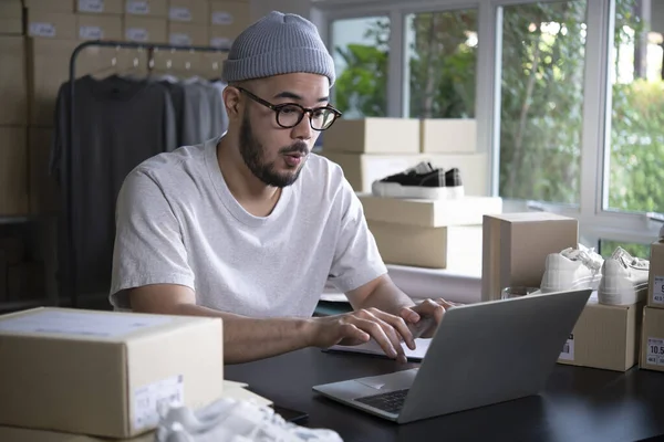 Commerce Successo Uomo Affari Asiatico Felice Giovane Venditore Online Maschile — Foto Stock