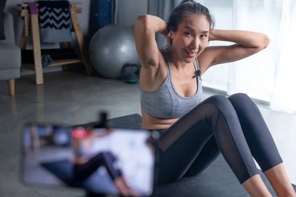 Mujer Asiática Usando Cámara Del Teléfono Para Transmisión Vivo Enseñar —  Fotos de Stock