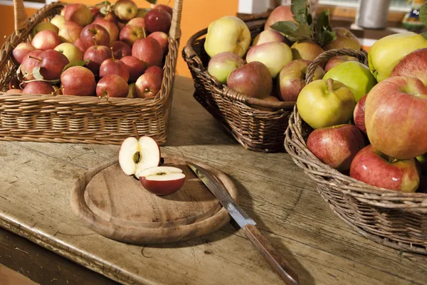 Different apple varieties — Stock Photo, Image