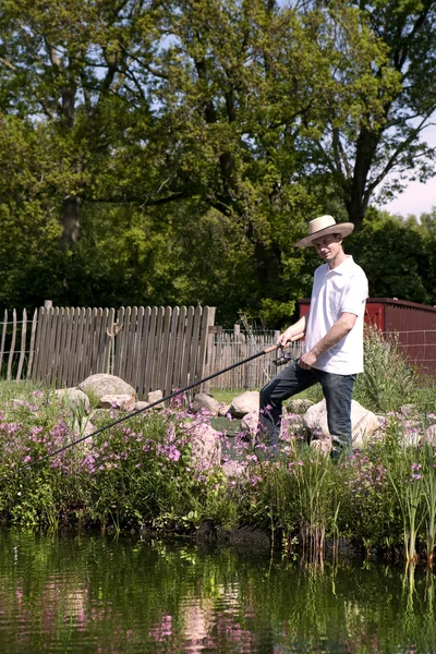 Fishing man at the pond — Stock Photo, Image